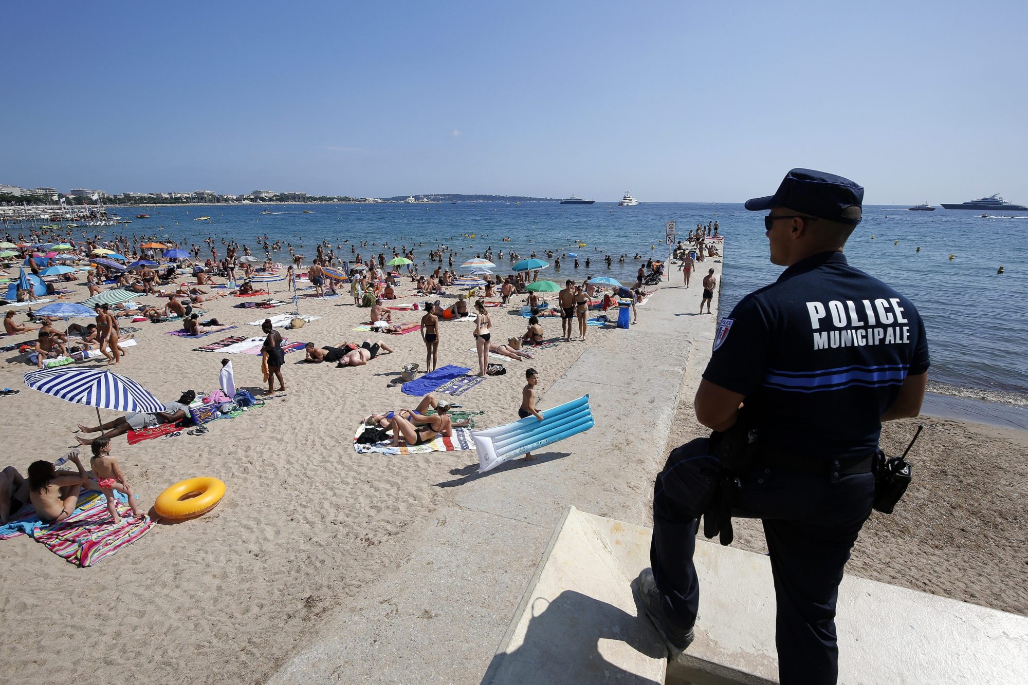 Италия ограничивает доступ туристов к популярным пляжам